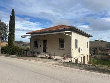 Foto Rustico a Offida di 260 m² con 4 locali in vendita