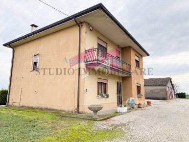 Foto Casa indipendente in via dosso 2, Giacciano con Baruchella di 215 m²