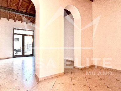 Foto Attività commerciale in via magenta 3, Abbiategrasso di 50 m²