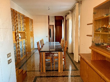 Foto Appartamento a Castel San Pietro Terme Centro di 297 m² con 8 locali