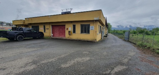 Foto Capannone industriale a Porcari Centro di 2600 m² con 7 locali