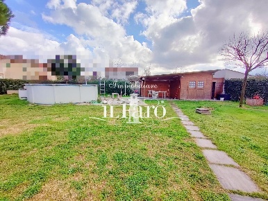 Foto Case semi ndipendenti a Cascina di 90 m² con 5 locali in vendita