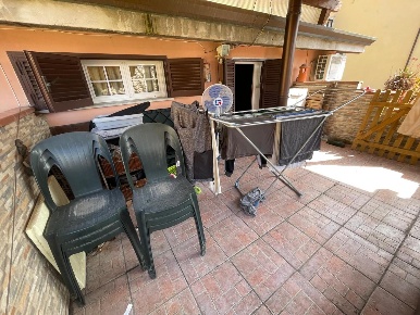 Foto Appartamento a Carrara Avenza di 80 m² con 5 locali in vendita