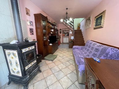 Foto Appartamento a Carrara Avenza di 80 m² con 5 locali in vendita
