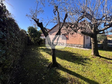 Foto Villa unifamiliare a Pietrasanta di 107 m² con 6 locali in vendita