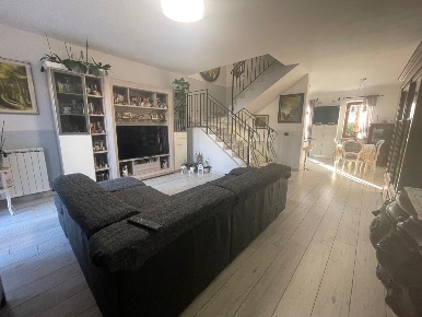 Foto Villa a schiera a Carrara Avenza di 150 m² con 7 locali in vendita