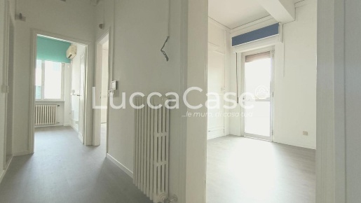 Foto Ufficio a Porcari Centro di 86 m² con 4 locali in affitto