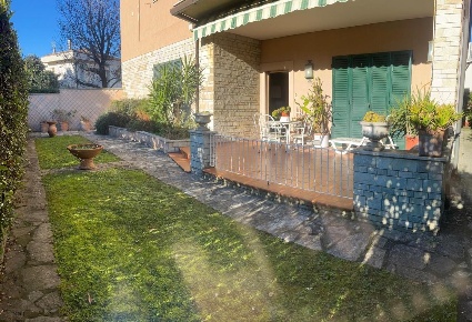 Foto Appartamento a Ponsacco Centro di 145 m² con 7 locali in vendita