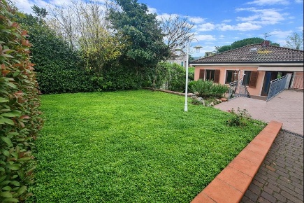 Foto Casa indipendente a Montopoli in Val d'Arno di 134 m² con 7 locali