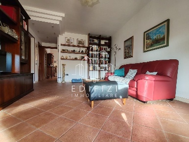 Foto Appartamento a Massa Centro di 110 m² con 5 locali in vendita