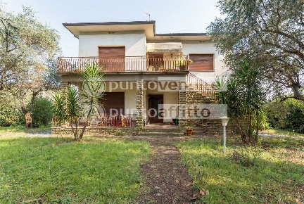 Foto Villa unifamiliare a Lucca San Pietro a Vico - San Cassiano di 220 m²