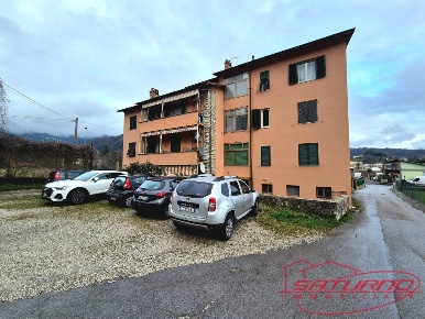 Foto Appartamento a Lucca Ponte a Moriano di 90 m² con 6 locali in vendita