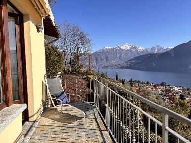 Foto Villa unifamiliare in Via San Benedetto, Tremezzina con 5 locali