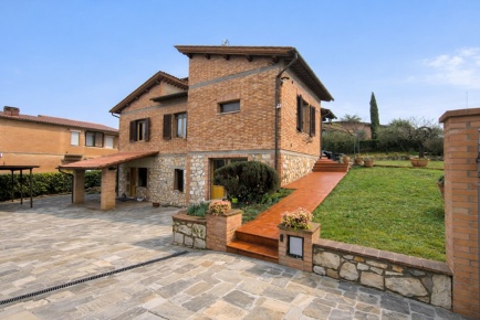 Foto Villa unifamiliare a Monteriggioni di 350 m² in vendita