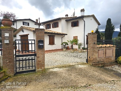 Foto Villa unifamiliare in Strada Tiberina Nord 395, Perugia Parlesca