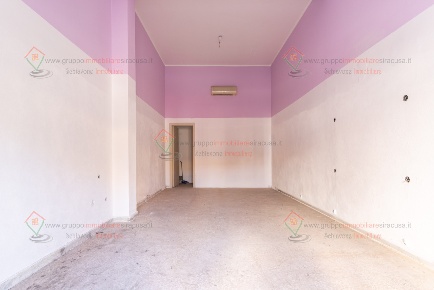 Foto Locale commerciale a Siracusa Bosco Minniti di 35 m² con 35 locali