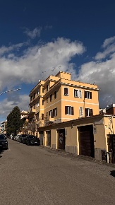 Foto Appartamento in Via delle Alpi Apuane 22, Roma Città Giardino di 69 m²