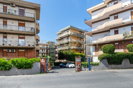 Foto Ufficio in Via Convento del Carmine 5, Tremestieri Etneo di 136 m²