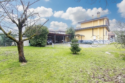 Foto Villa unifamiliare in Via Luigi Pirandello, Nerviano Centro di 240 m²