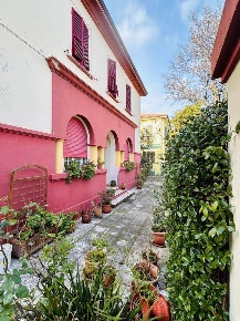 Foto Appartamento in Viale Matteotti 8, Senigallia Borgo Molino, Portone