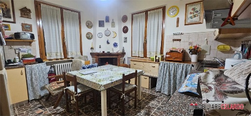 Foto Appartamento a Colle di Val d'Elsa di 93 m² con 4 locali in vendita