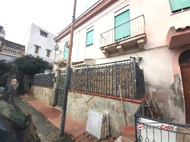 Foto Case semi ndipendenti in Gazzi Mangialupi, Messina Gazzi di 150 m²