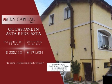 Foto Appartamento in Via San Simone Frazione San Fedele, Albenga di 156 m²
