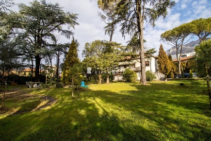 Foto Villa unifamiliare in Via San Rocco, Calolziocorte Centro di 310 m²