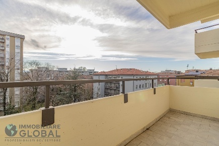 Foto Appartamento in Via Pezzarossa, Reggio nell'Emilia Mirabello di 118 m²