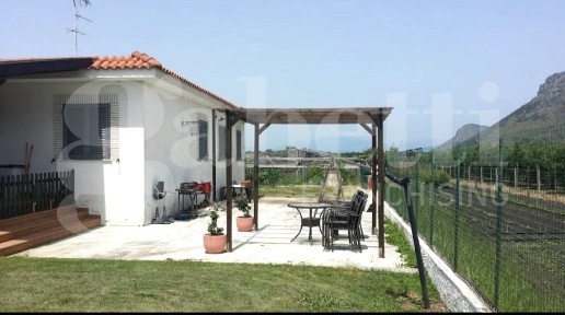 Foto Casa indipendente in Delle Cannete, Terracina di 130 m² con 4 locali