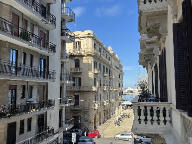 Foto Appartamento in Via francesco saverio abbrescia 105, Bari di 120 m²