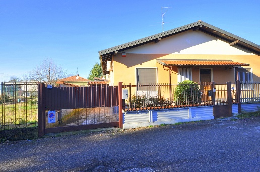 casa indipendente in vendita a Cuggiono
