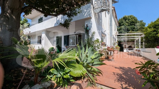 Foto Casa indipendente in Via Giovenale 00, Bacoli Centro di 260 m²