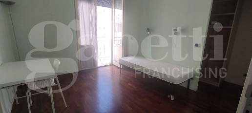 Foto Appartamento in Ugo Foscolo, Macerata Centro di 85 m² con 5 locali