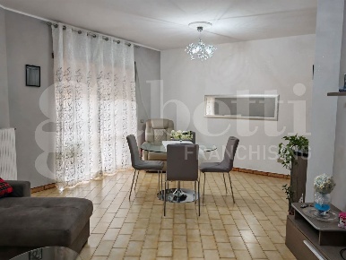 Foto Appartamento in Via Roma 116, Pozzilli di 140 m² con 4 locali