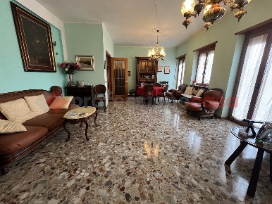 Foto Appartamento in Via VICOLO TERRA' 3/A, Verona Veronetta di 120 m²