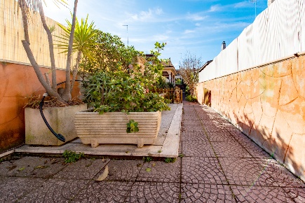 Foto Villa unifamiliare in Taranto, Ladispoli Centro di 110 m² con 4 locali