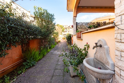 Foto Villa unifamiliare in Taranto, Ladispoli Centro di 110 m² con 4 locali