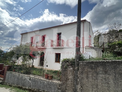casa indipendente in vendita a Pozzilli in zona Santa Maria Oliveto