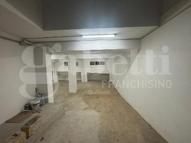 Foto Magazzino in Via Massimo D'Azeglio 31, Bagheria Centro di 500 m²