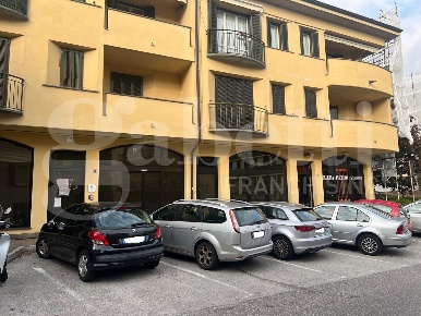 Foto Negozio in Via Solferino 11/B, Lecco Castello di 70 m² con 2 locali