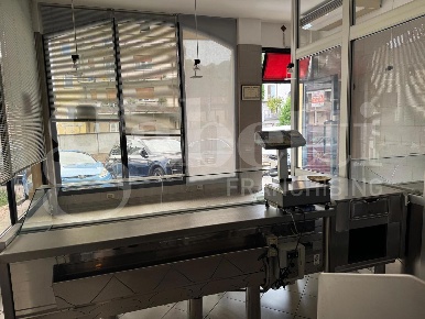 Foto Negozio in Via Solferino 11/B, Lecco Castello di 70 m² con 2 locali