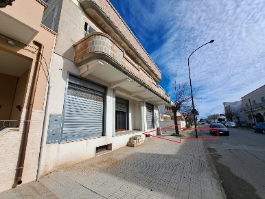 Foto Negozio in Via Per Lecce 74, Manduria Centro di 185 m² con 1 locali