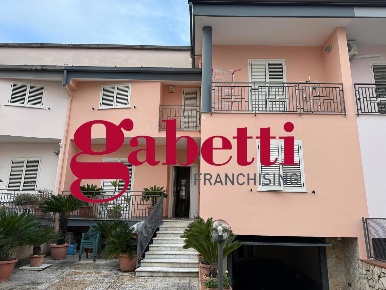 Foto Villa singola in Via De Sanctis 114, Marcianise di 177 m² in vendita