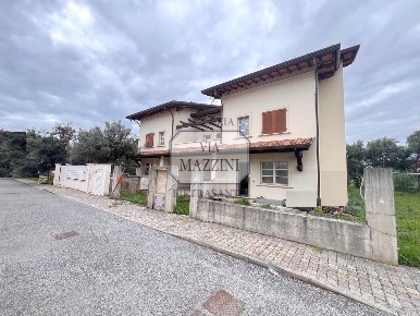 Foto Villa unifamiliare a Seravezza Ripa Pozzi Querceta Ponterosso