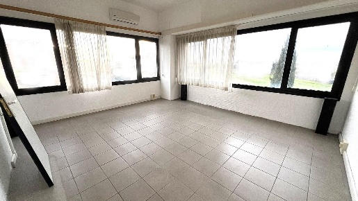 Foto Ufficio a Cascina Semicentro di 172 m² con 2 locali in affitto