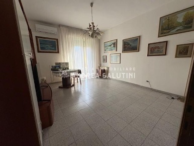 Foto Appartamento a Livorno Shangai di 86 m² con 5 locali in vendita