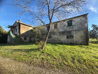 Foto Casale a Volterra Centro di 1650 m² con 15 locali in vendita