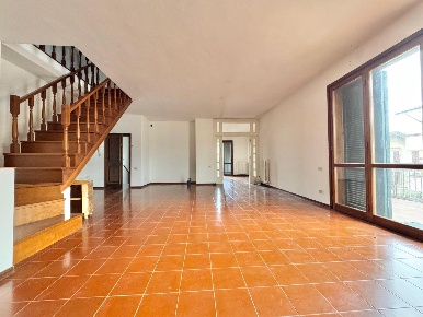 Foto Appartamento a Ponsacco Centro di 250 m² con 7 locali in vendita