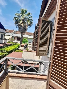 Foto Appartamento a Massa Marina di Massa Centro di 80 m² con 4 locali